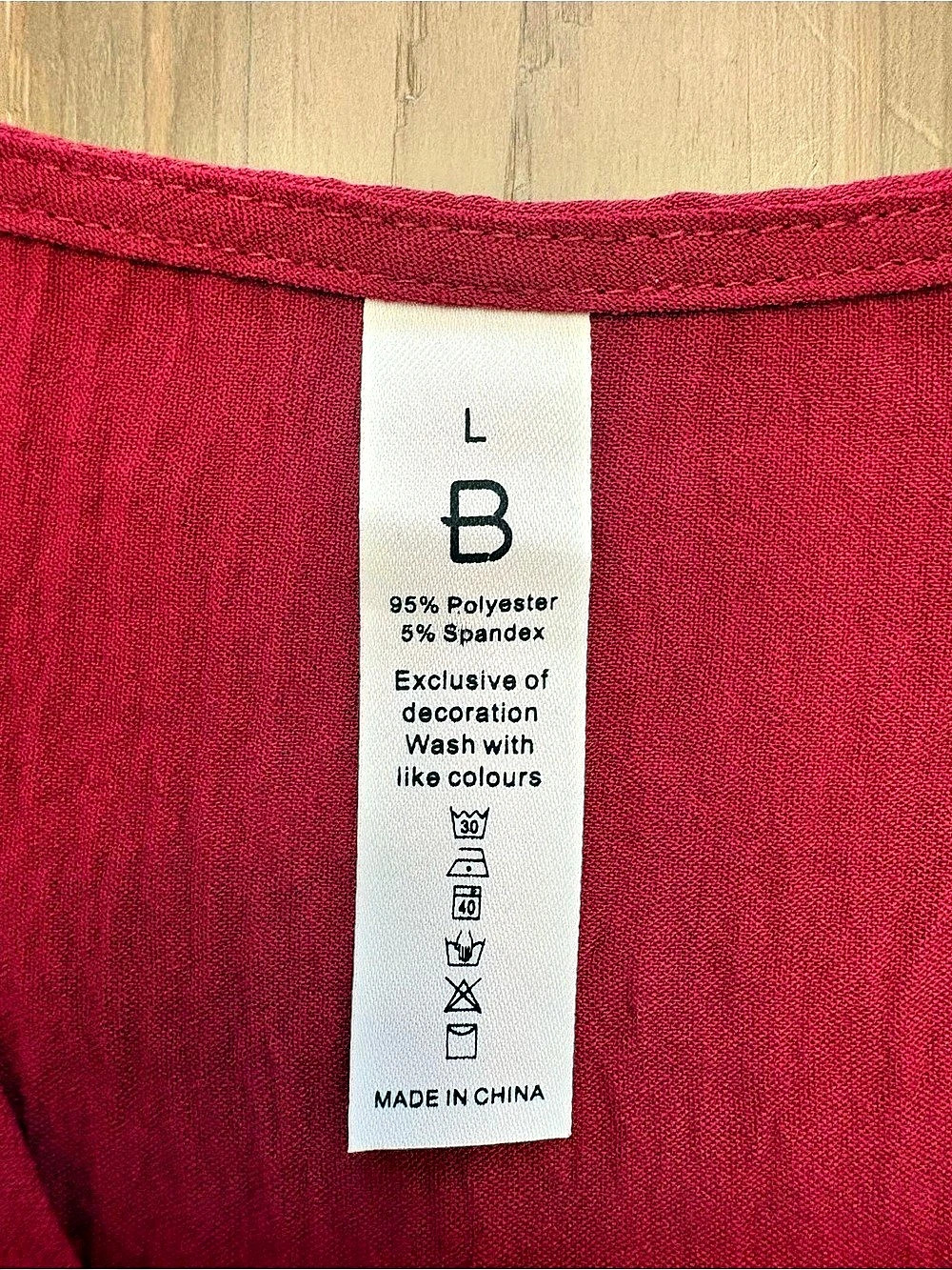 Bebonnie Crimson Red Crinkle Pleated V-Neck Flutter Sleeve Blouse L - Picture 5 of 5